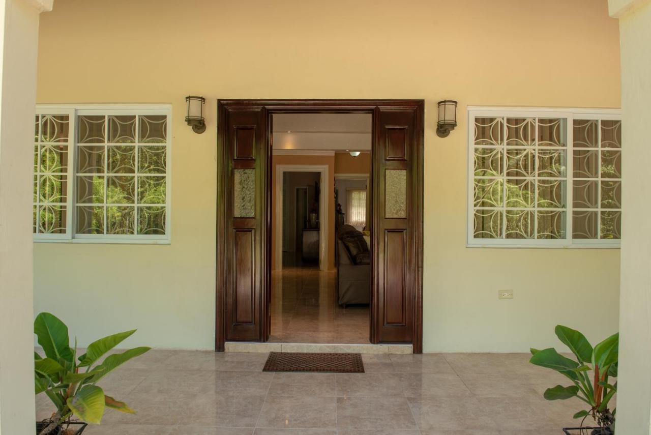 Tropical Escape Villa Ocho Rios Bagian luar foto