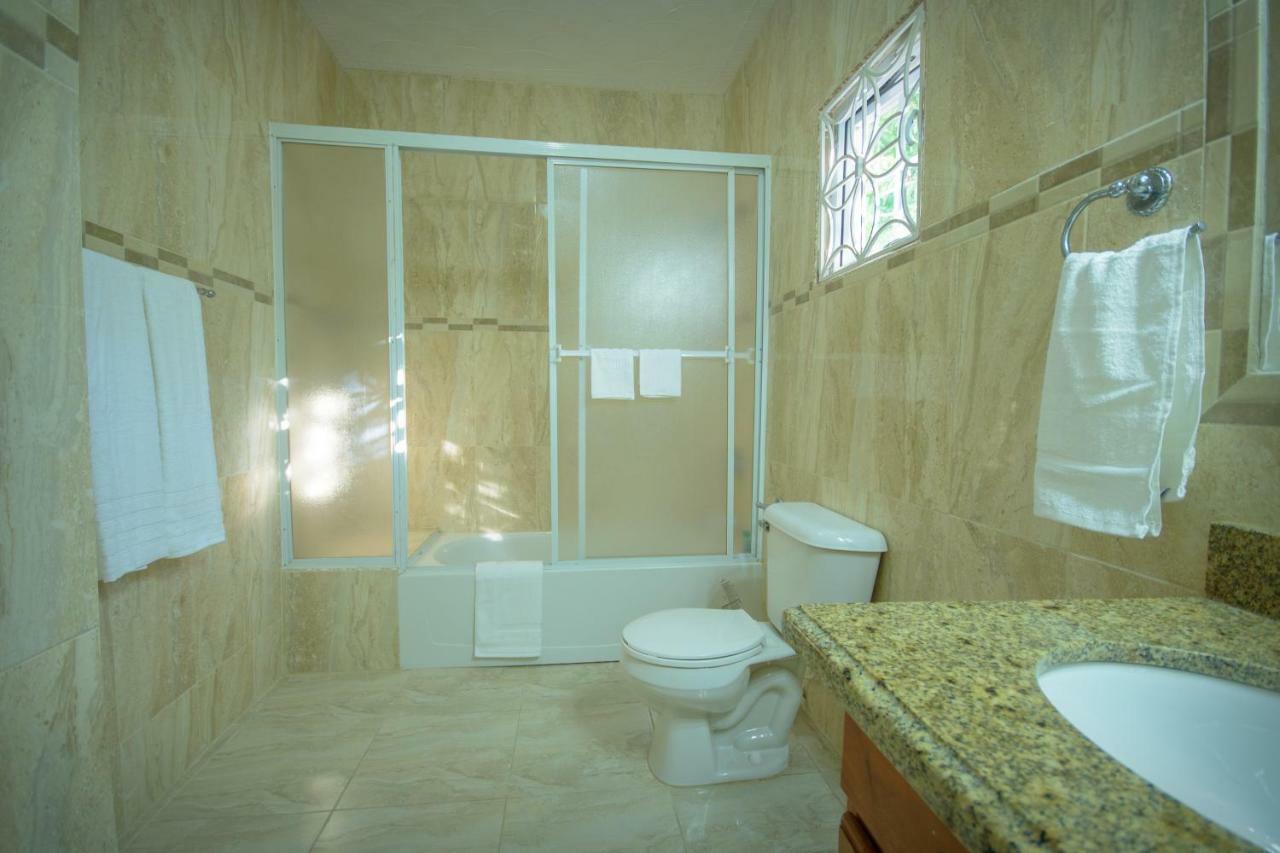 Tropical Escape Villa Ocho Rios Bagian luar foto